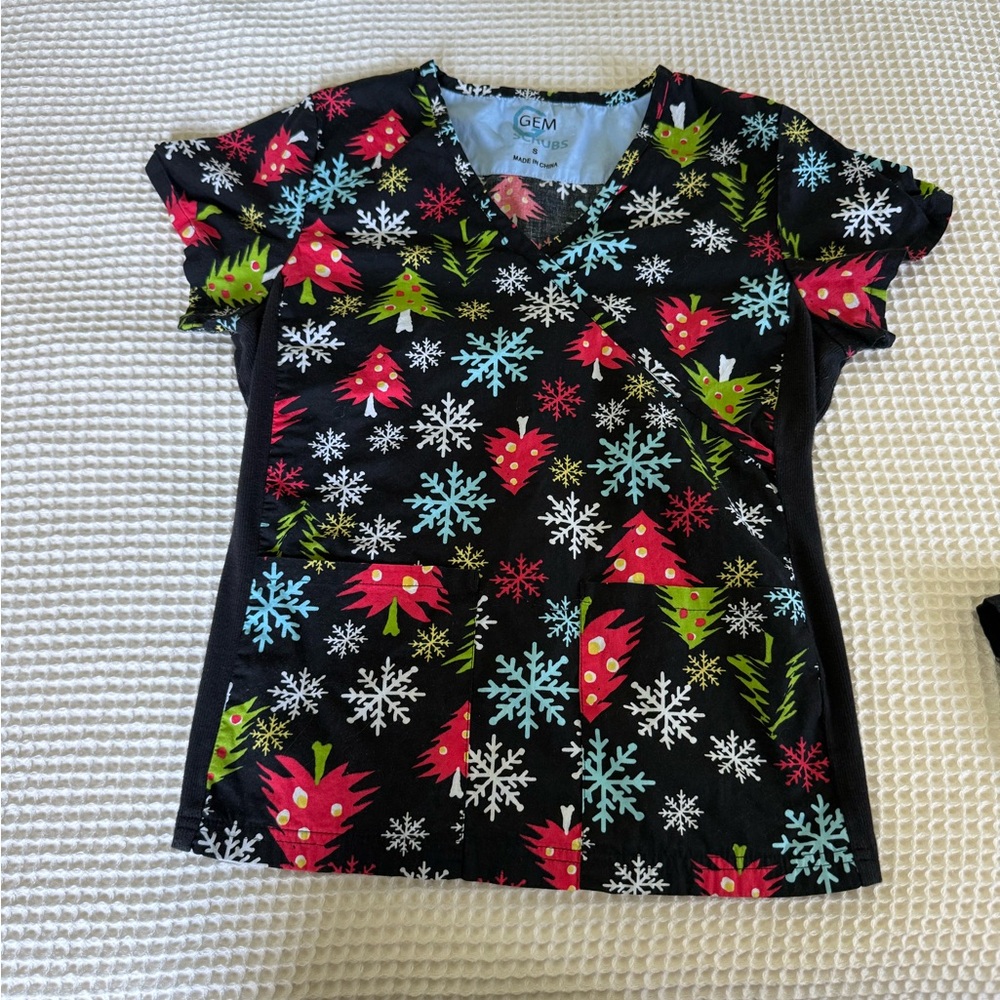 Gem Scrubs Festive Snowflake Print Scrub Top